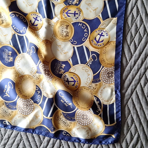 Coach medallion scarf - Picture 3 of 5